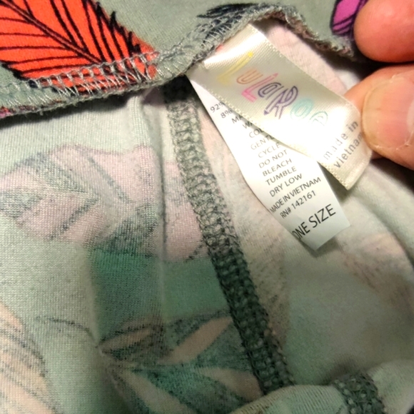 🗺️ LuLaRoe Leggings OS Small, (2-10) Feathers Fall Autumn Themed, Maternity EUC - Picture 7 of 10